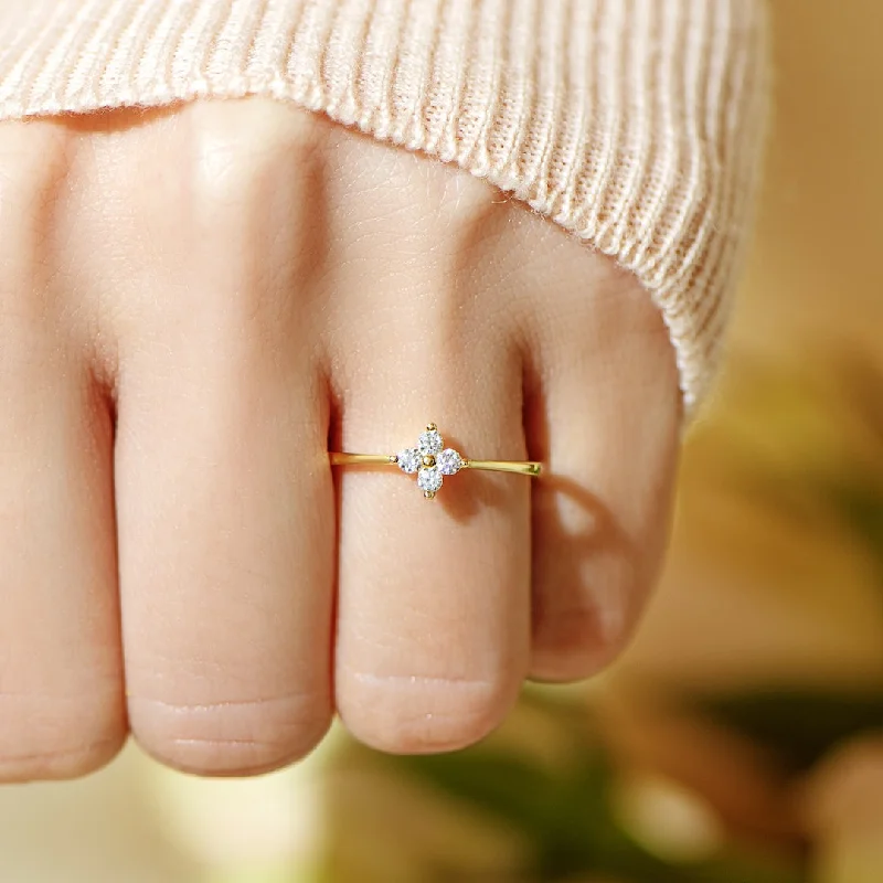 Forever Lucky Clover Ring - Symbol of Enduring Friendship