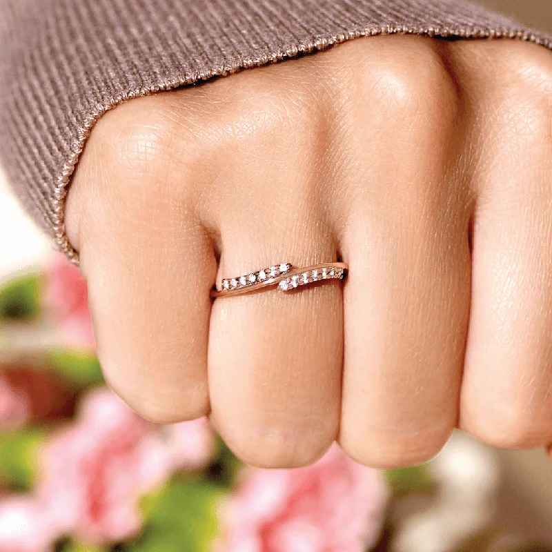 PATH OF LIFE PAVÉ WAVY BAND RING